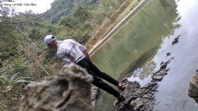 Hang cá thần Văn Nho