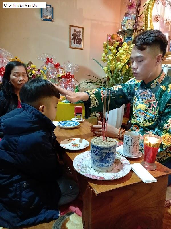 Chợ thị trấn Vân Du