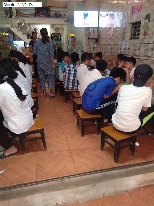 Chợ thị trấn Vân Du