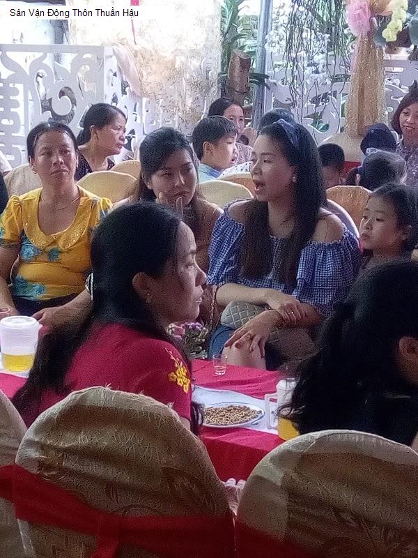 Sân Vận Động Thôn Thuần Hậu